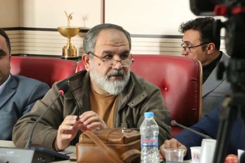 حاکمیت به جای گوش، تبدیل به دهان شده است